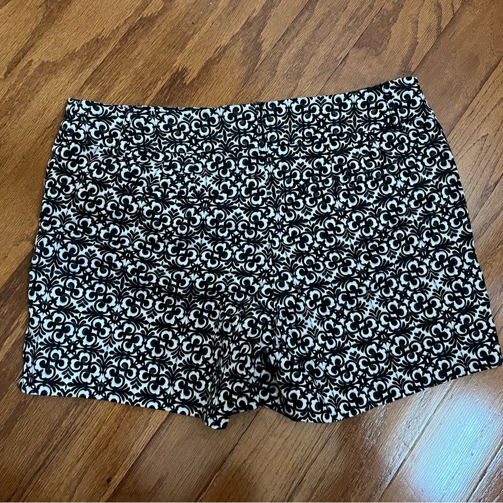 White House Black Market mid-rise shorts NWOT